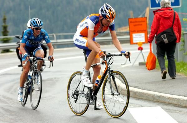 Robert Gesink (Rabobank) lost contact on the final climb