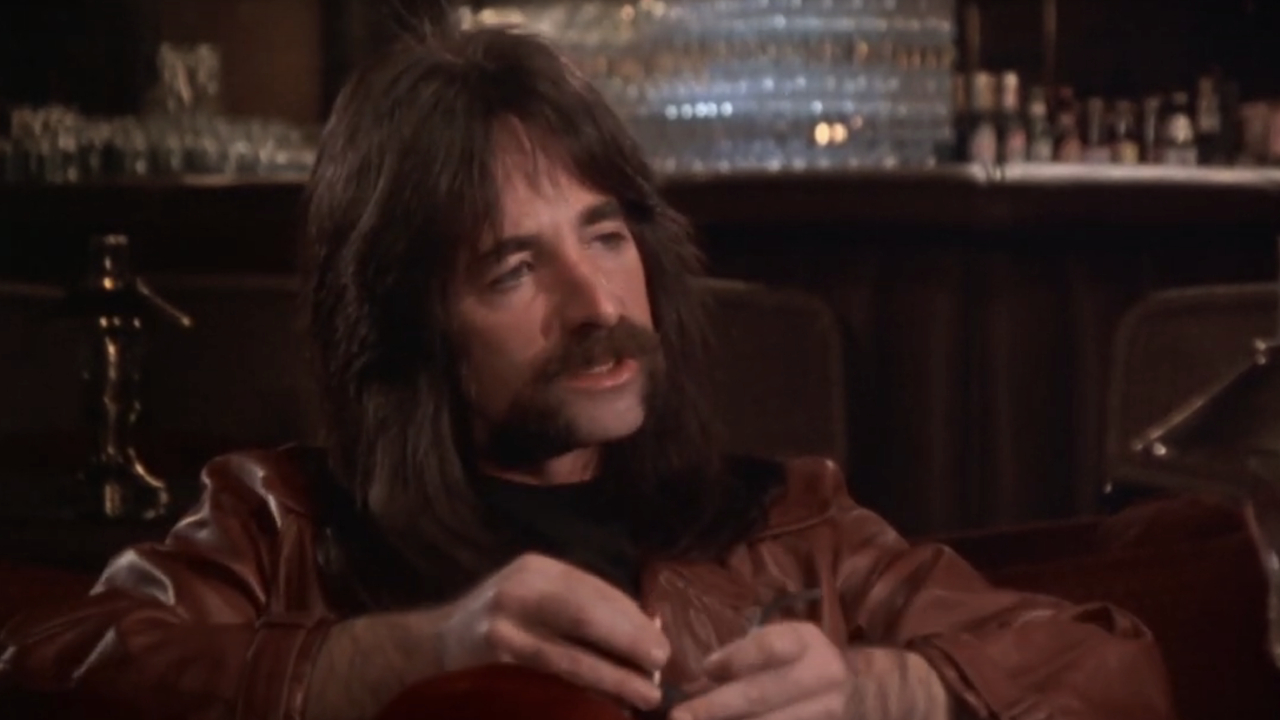 Harry Shearer como Derek Smalls siendo entrevistado en esto es Spinal Tap