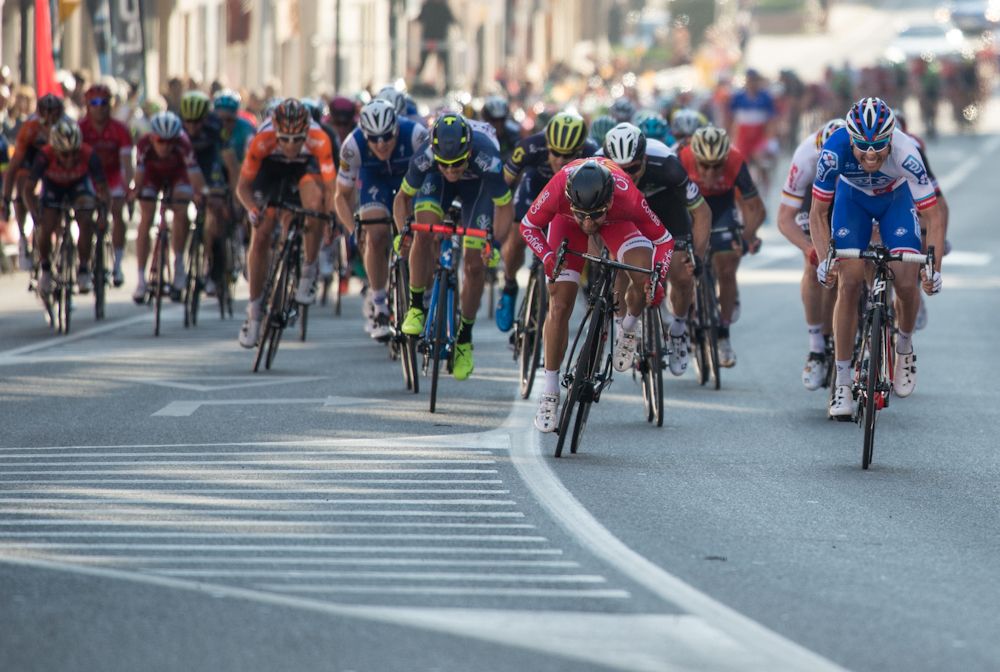 Davide Cimolai (FDJ) beats Nacer Bouhanni (Cofidis) to win stage 1 at Volta Catalunya