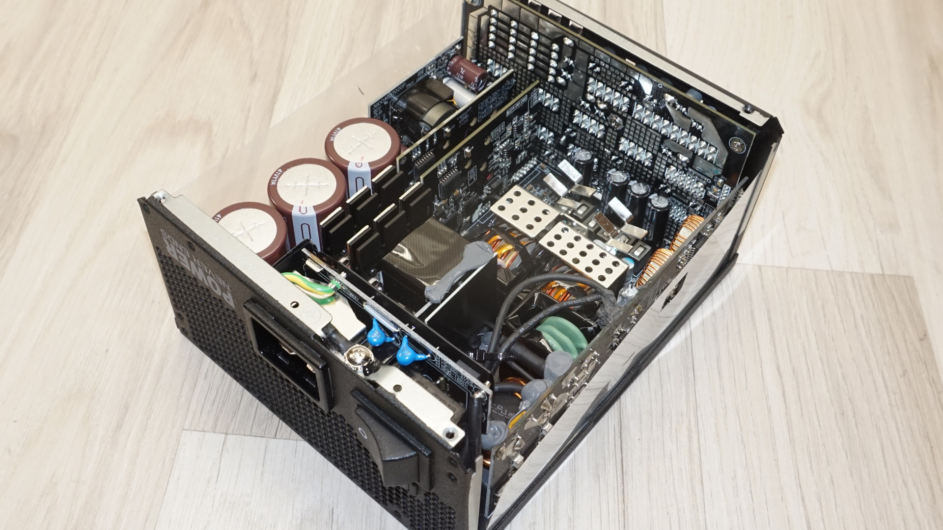 FSP Mega TI 1650W Titanium PSU