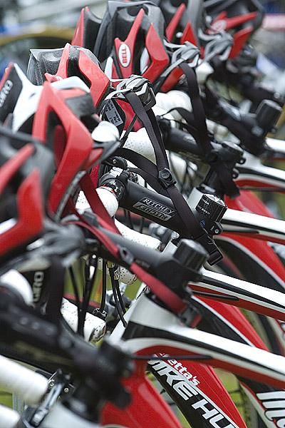 The calm before the storm: pre-stage in Lara during the 2009 GMHBA Tour of Geelong.