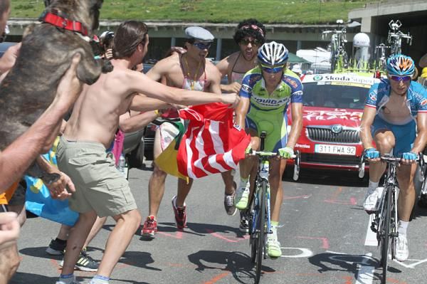 Franco Pellizotti (Liquigas) is cheered on by some enthusiastic fans.