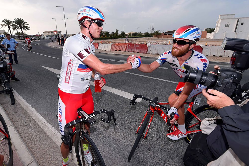 Alexander Kristoff (Katusha) shakes hands with Luca Paolini