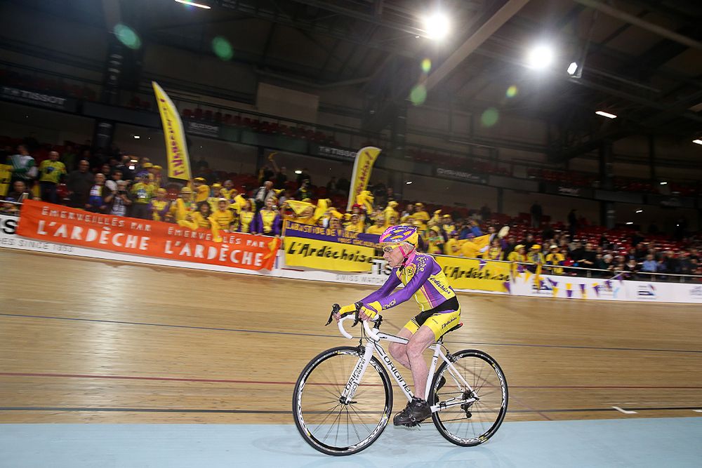 Robert Marchand during his attempt to break the 105+ world cycling hour record.