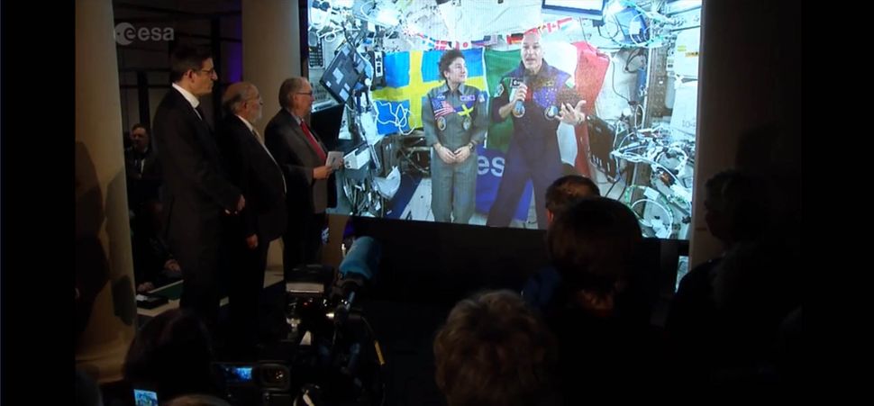 Nobel Prize Winners Talk Secrets of the Universe with Astronauts in Space