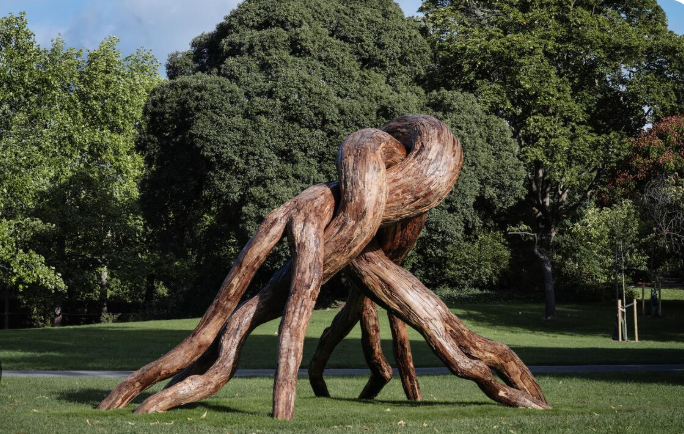 an image of Linda Nylind sculpture Courtesy of Frieze