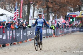 Andrew "AJ" August wins men juniors 17-18 title at 2022 US Cyclocross National Championships