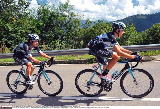 Carlos Verona helps pace Rigoberto Uran (Omega Pharma-Quick Step) back to the bunch