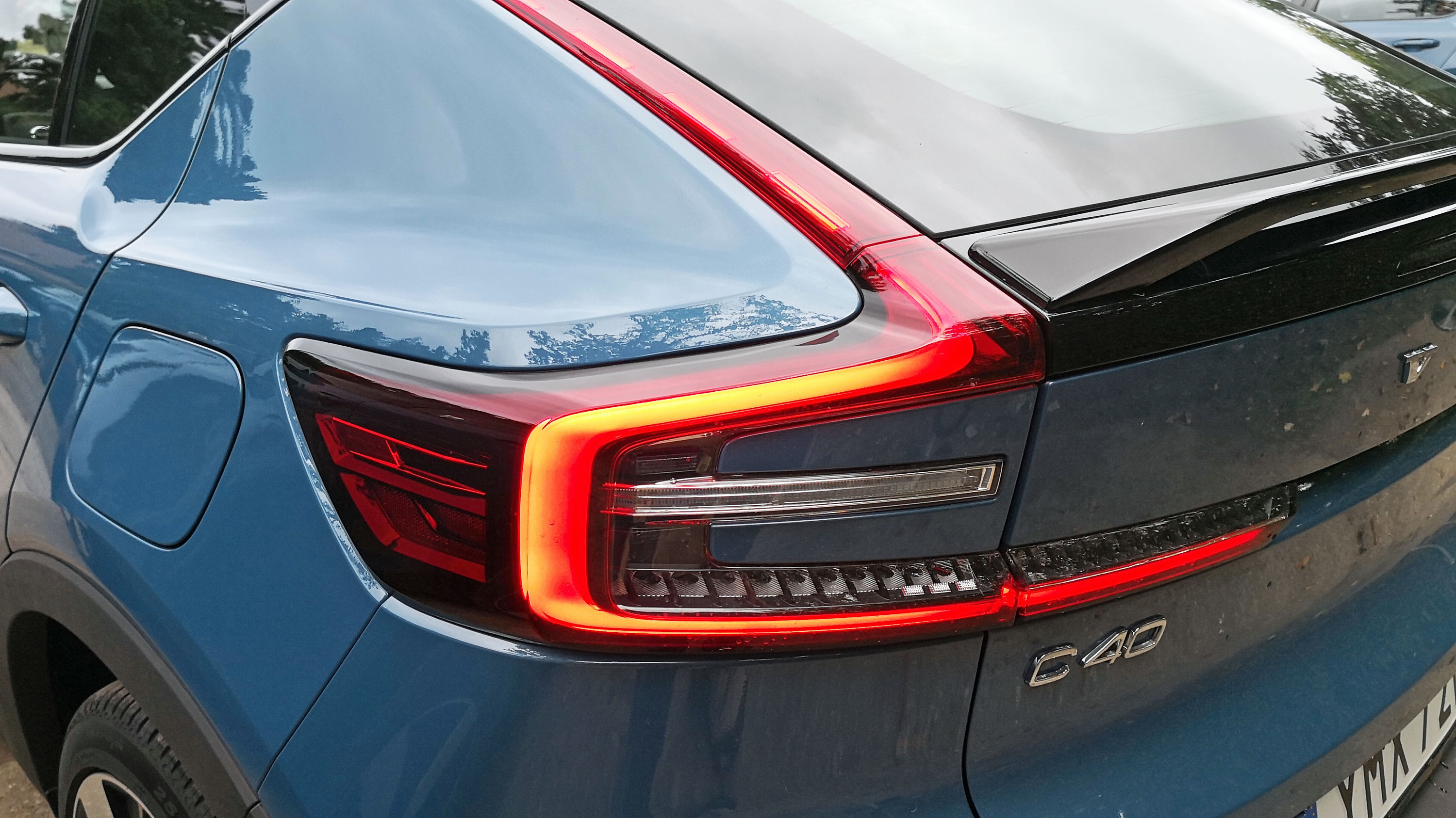 Close-up of the tail light on the Volvo C40 Recharge