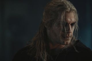 Henry Cavill interpretando a Geralt de Rivia en la temporada 2 de The Witcher en Netflix