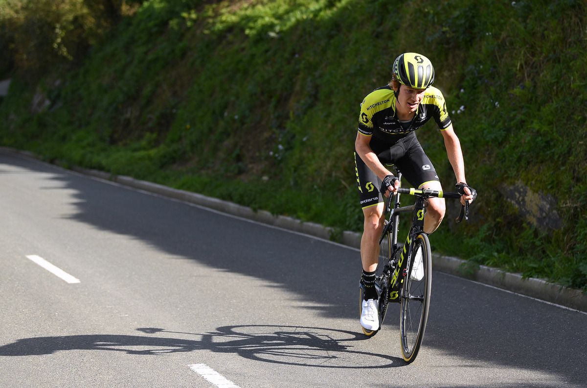 Jack Haig (Mitchelton-Scott) attacks