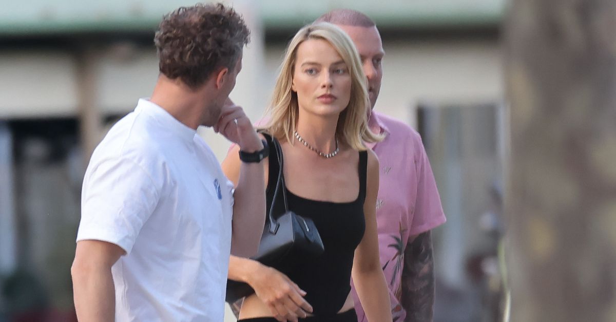 Margot Robbie Just Wore the French Skirt and Shoe Combo I’m Rushing to Copy Margot Robbie Just Wore the French Skirt and Shoe Combo I’m Rushing to Copy