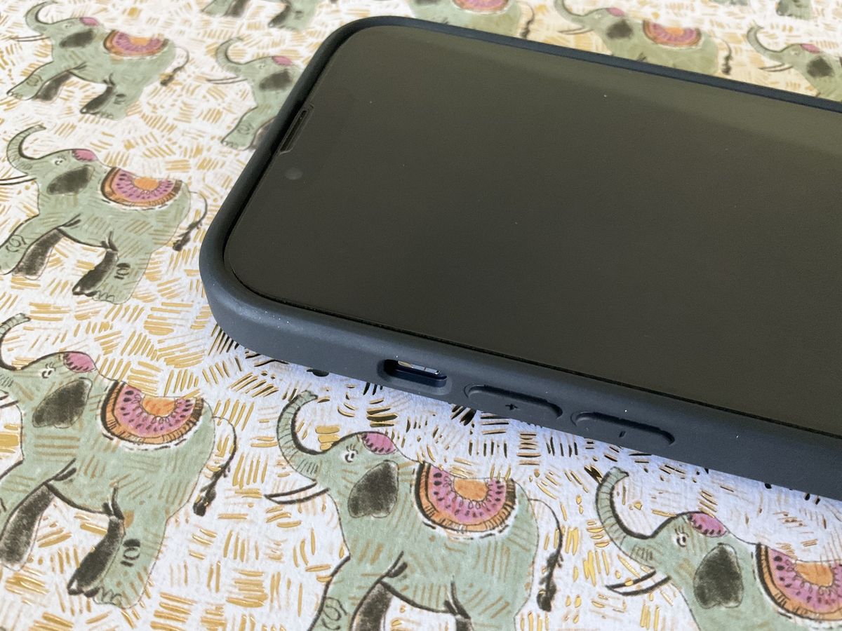 Totallee Thin Hybrid Magsafe Iphone Case Lifestyle Side