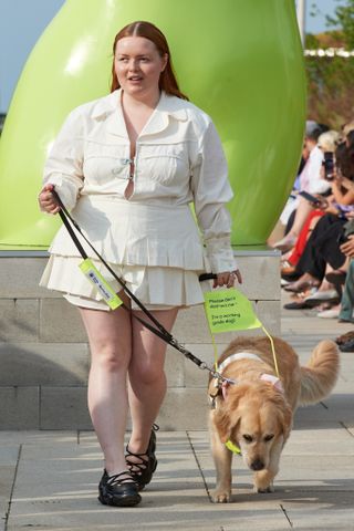 Sinead O'dwyer blind model walks in their spring/summer 2025 show