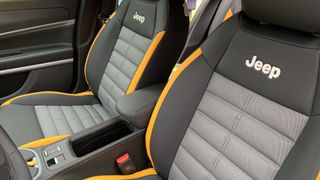 Front seats in the Jeep Avenger 4Xe TNF edition