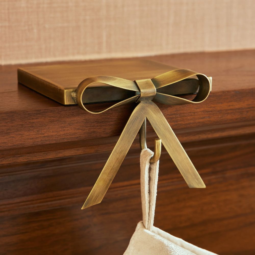 Adea Bow Stocking Holder