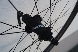 The cognition hubset, uses an axial clutch to disengage the free hub when coasting and reduce friction.
