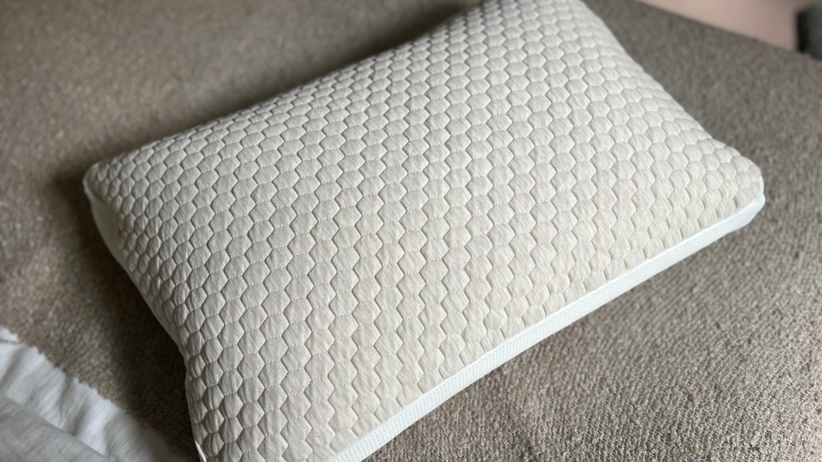 Soak&Sleep Shredded Memory Foam Pillow review: supportive, effective and affordable