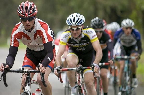 The peloton was reducing the time-gap to the four leaders as the race hit the outskirts of Warragul.
