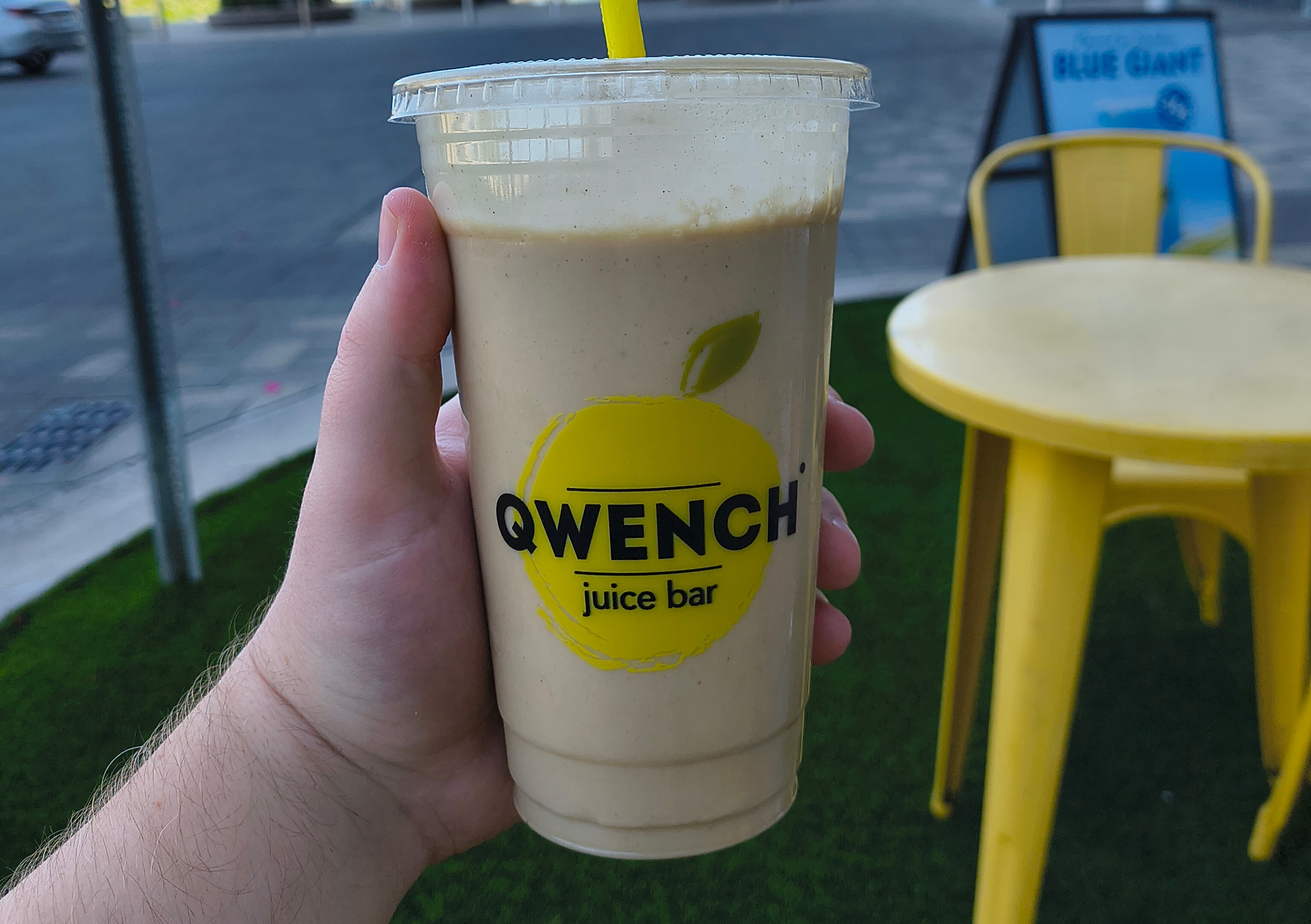 A Quench smoothie captured outdoors with the Razr 2025