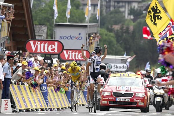 Fr&auml;nk Schleck (Saxo Bank) glances back at his brother Andy after winning stage 17.