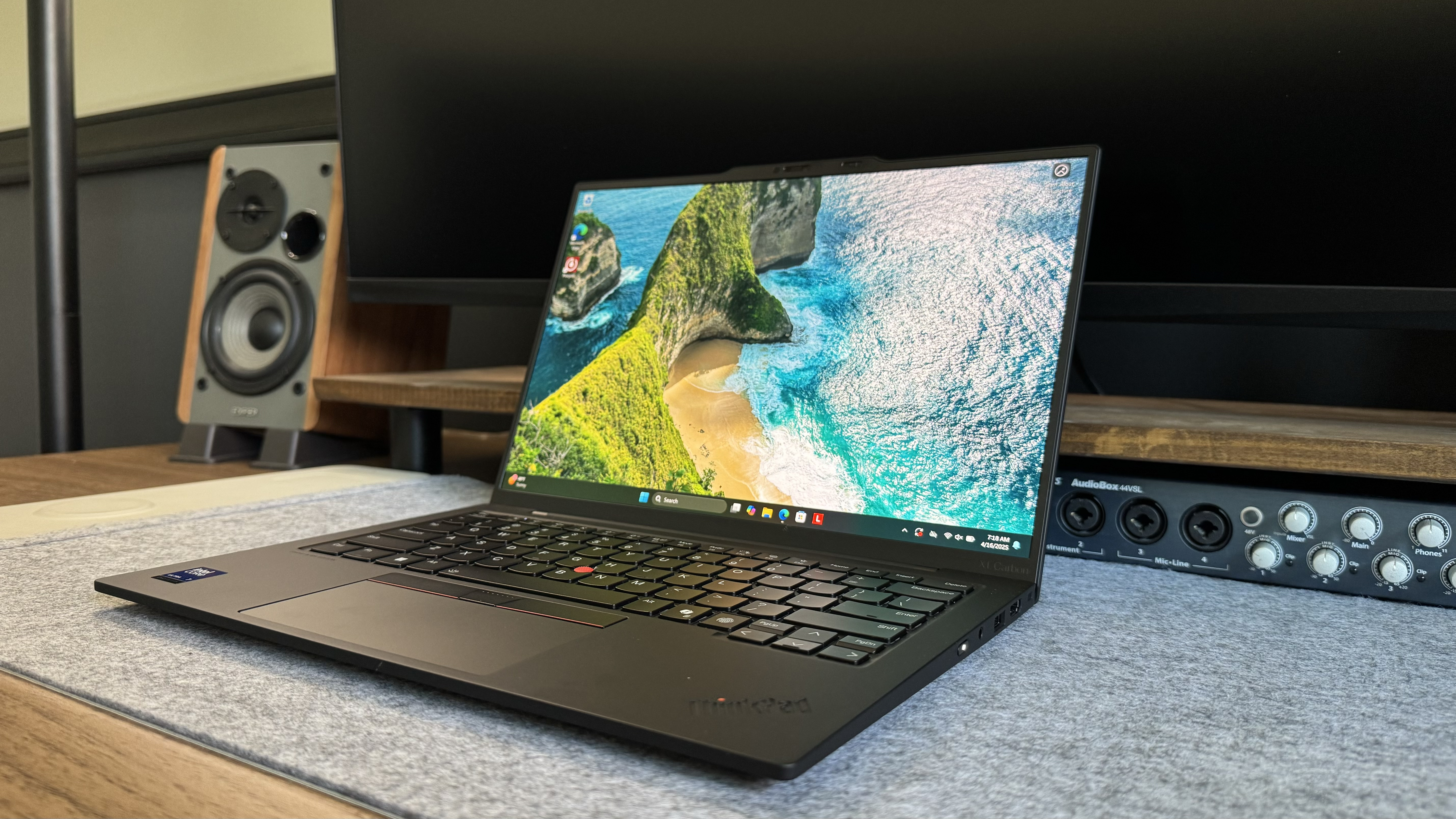 Lenovo | ThinkPad X1 Carbon Gen 13 Aura