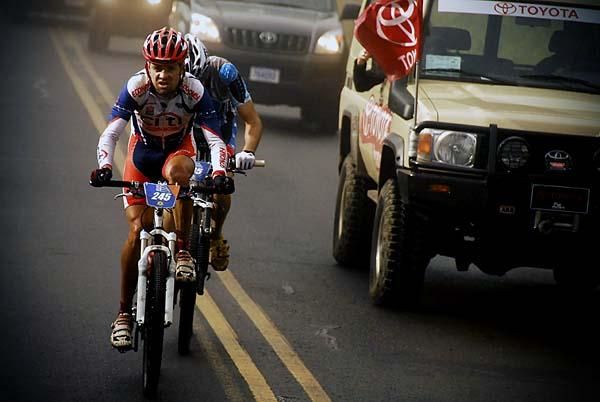 Deiber Esquivel sets the pace.