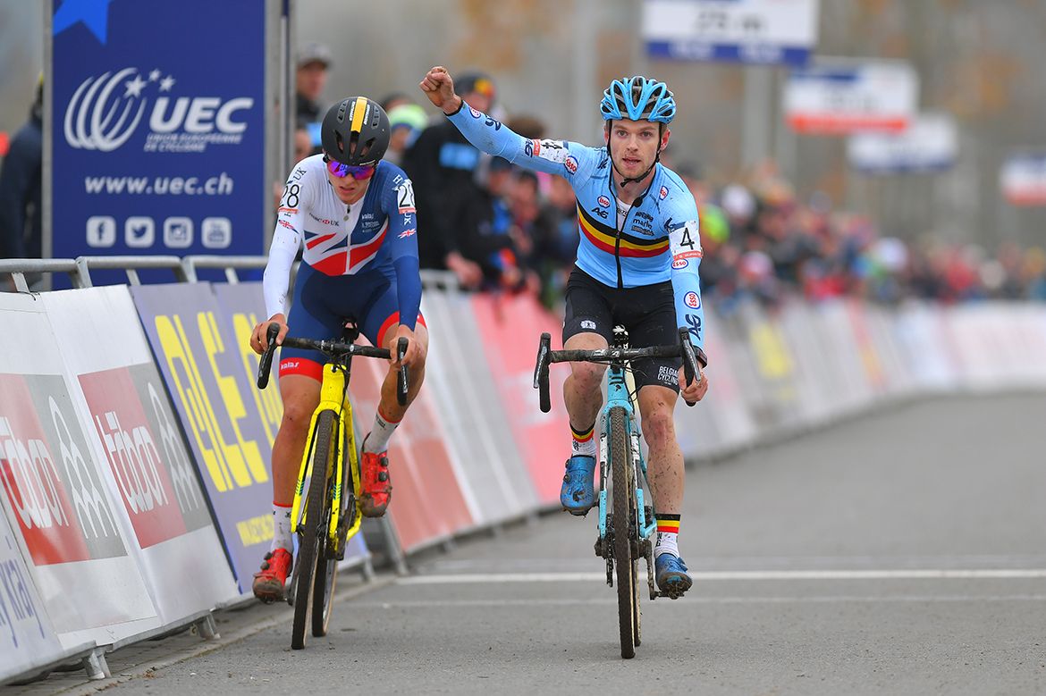 Eli Iserbyt (Belgium) wins ahead of Tom Pidcock (Great Britain).