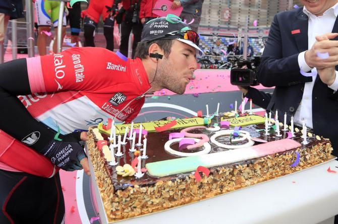 Mark Cavendish turned 28 on the day of the Giro's 16th stage and the race organisation provided the Manxman with a cake