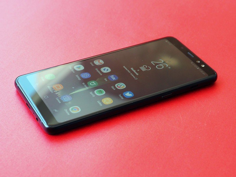 Samsung Galaxy A8+ front