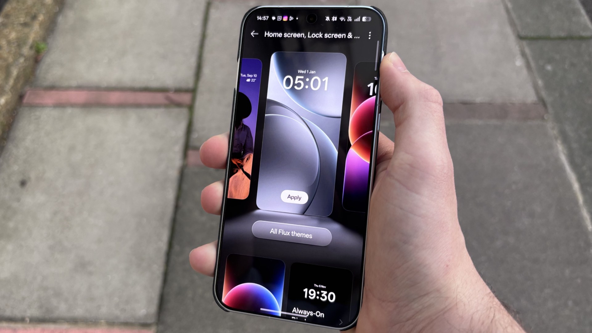 The Oppo Find X9 Pro themes and wallpapers settings page