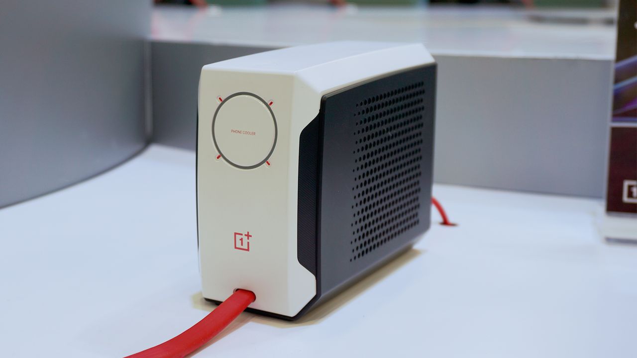 OnePlus 45W Liquid Cooler 3/4 view light off