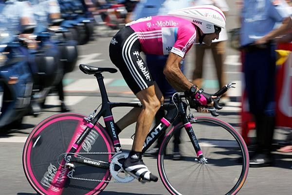 Giuseppe Guerini (T-Mobile) gets the power to the pedals.