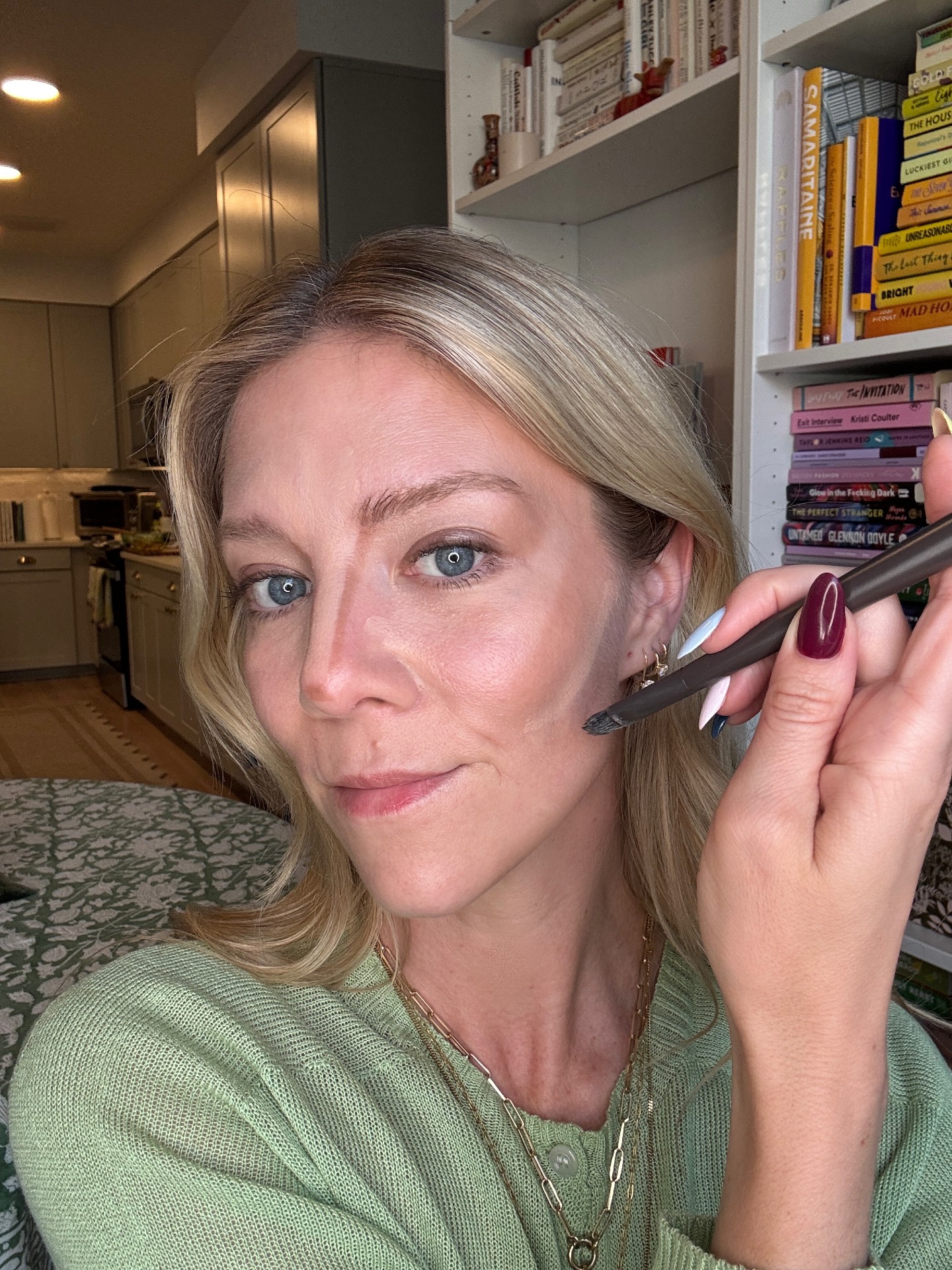 Brianna Peters tests contour brush.