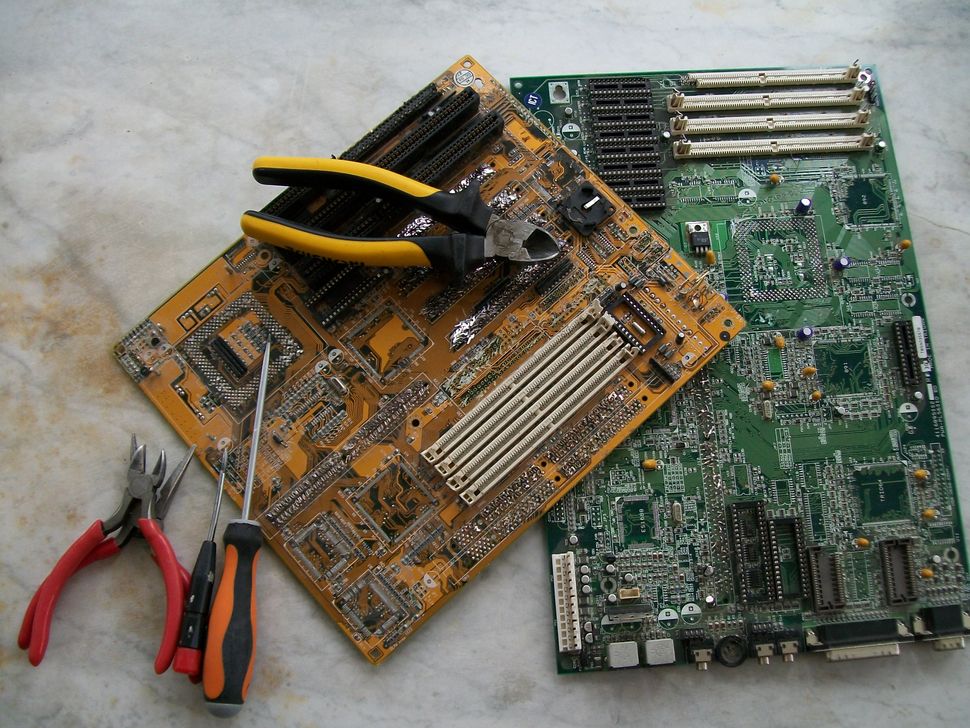 Flashback Friday Experiment Can You Mine Gold From Old Motherboards? Tom's Hardware