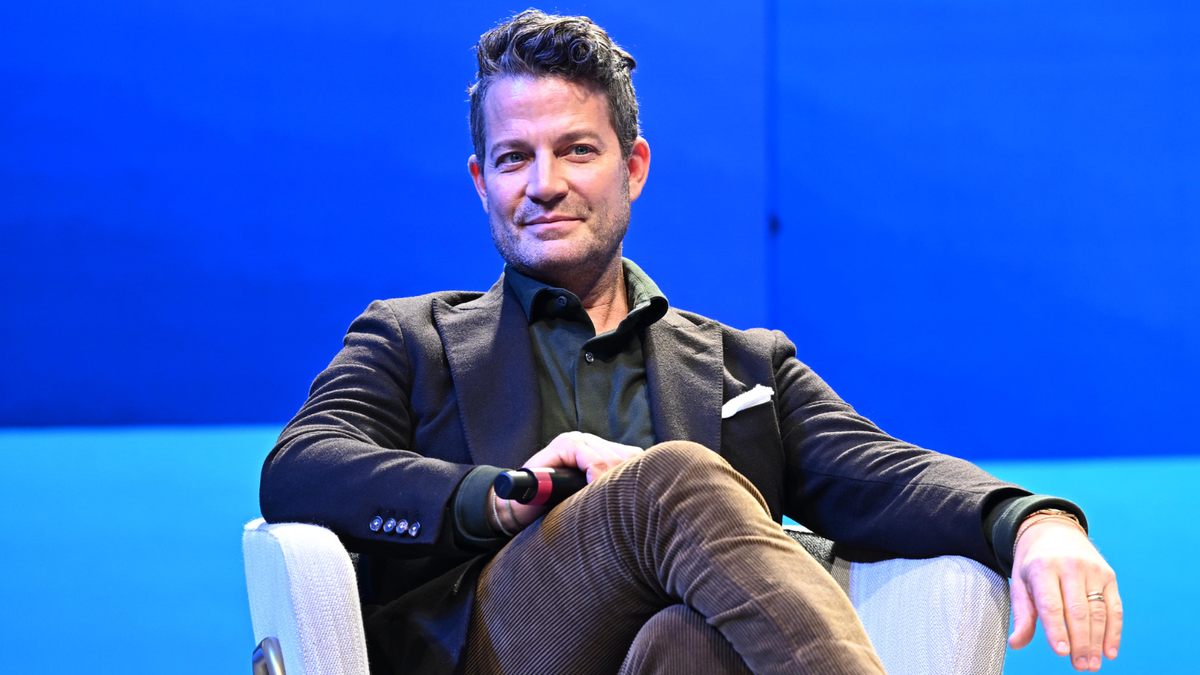 Nate Berkus says he loves using 'high-energy' wallpaper in these two ...