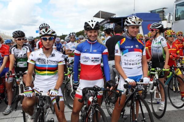 Giorgia Bronzini (Colavita Forno D'Asolo), Christel Ferrier-Bruneau (Gauss Rdz Ormu) and Annemiek Van Vleuten (Nederland Bloeit) before the start