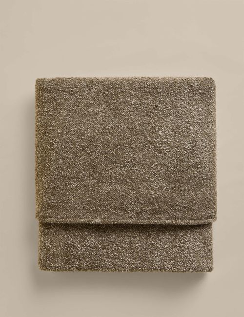Boucl&eacute; Throw
