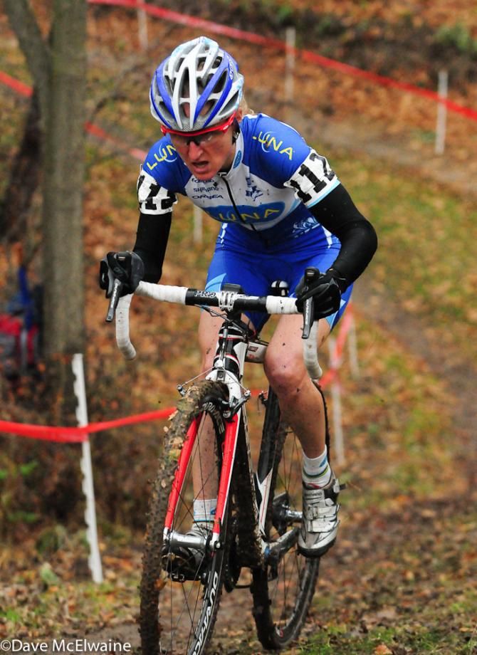Catharine Pendrel (Luna Pro Team) riding in third place on lap two