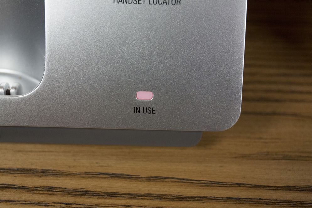 The In Use light on the AT&amp;T EL51103&rsquo;s base illuminates when you&rsquo;re on the phone.