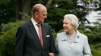Queen begins Balmoral holiday with two-week stay at Prince Philip’s favorite summer cottage 