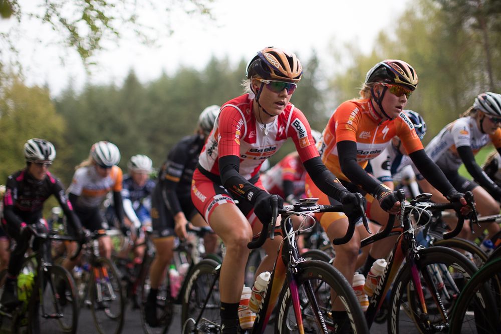 The peloton rides together in the opening kilometers of the first, 106.9km road race stage of Elsy Jacobs