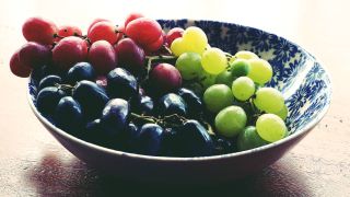 Foods you should never cook in a microwave: grapes