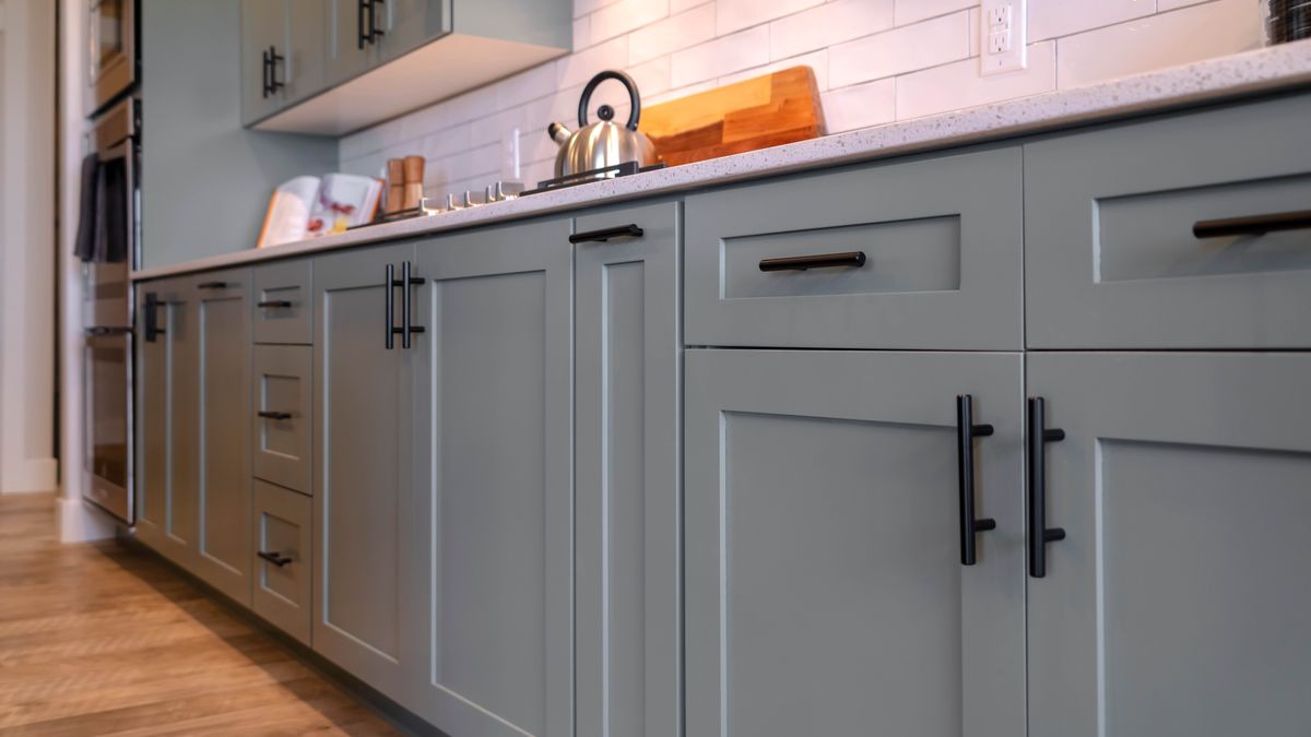 How to paint kitchen cabinets to transform them on a budget