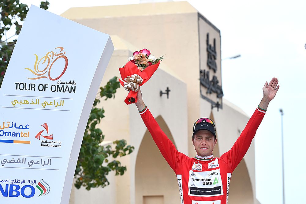 Edvald Boasson Hagen pulls on the red leader's jersey