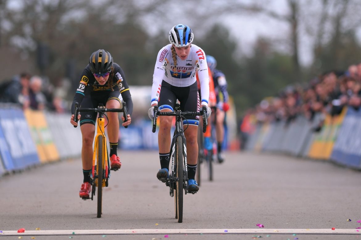 Annemarie Worst crosses the line