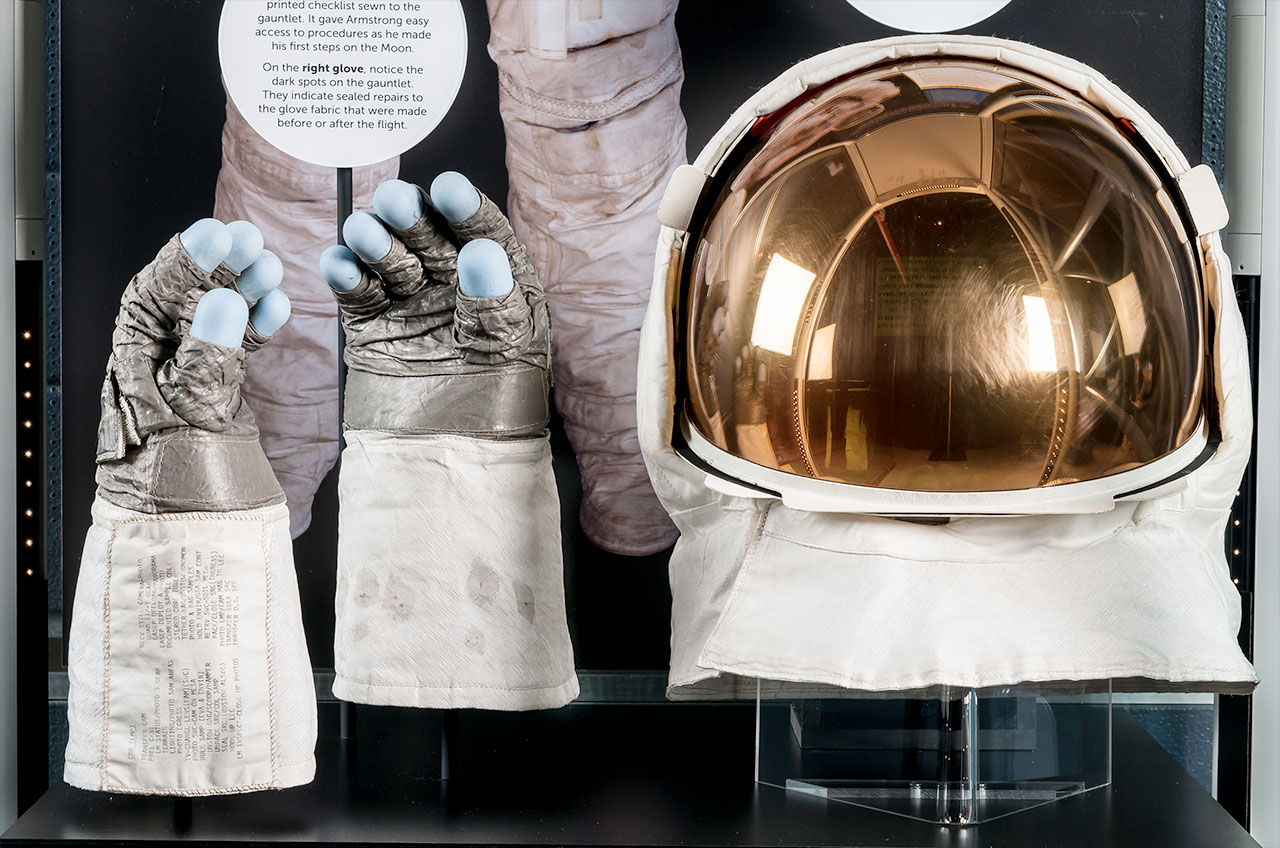 Neil Armstrong&#039;s Apollo 11 visor and gloves