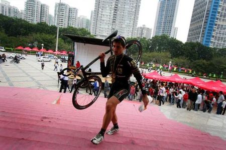 Francisco Ventoso (Carmiooro A-Style) makes his way to the interview area.