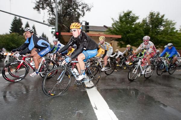Robbie Hunter (Garmin-Transitions) in the laughing group with Mark Cavendish (HTC-Columbia) and Tom Boonen tucked in behind Quick-Step teammate Andreas Stauff.
