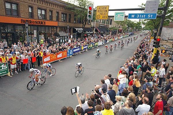 Brooke Miller (Team TIBCO) wins the long sprint to the line over Shelley Olds (PROMAN).